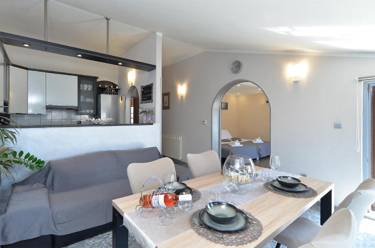 Apartment Mirela 2145 Fažana Eksteriør bilde