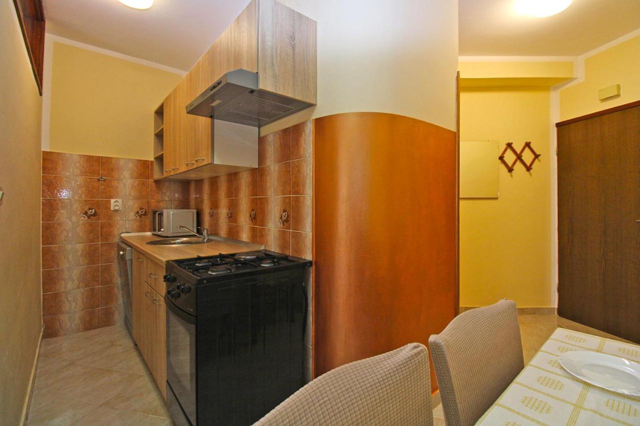 Apartment Mirela 2145 Fažana Eksteriør bilde