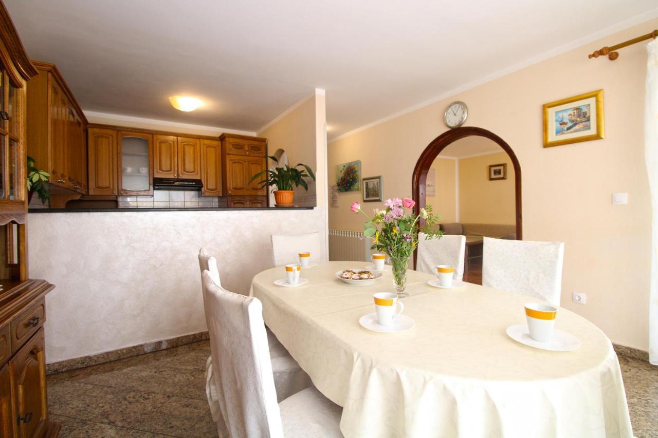 Apartment Mirela 2145 Fažana Eksteriør bilde