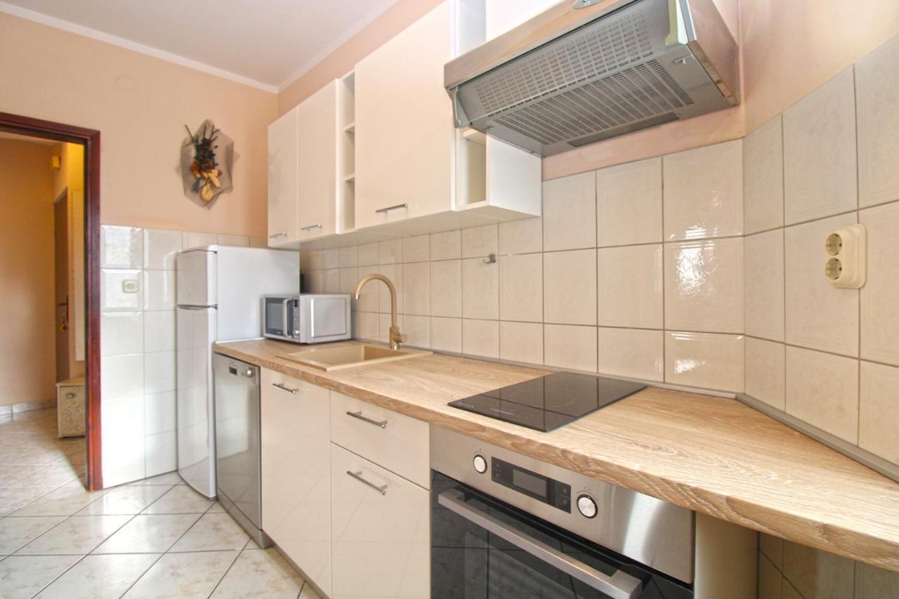 Apartment Mirela 2145 Fažana Eksteriør bilde