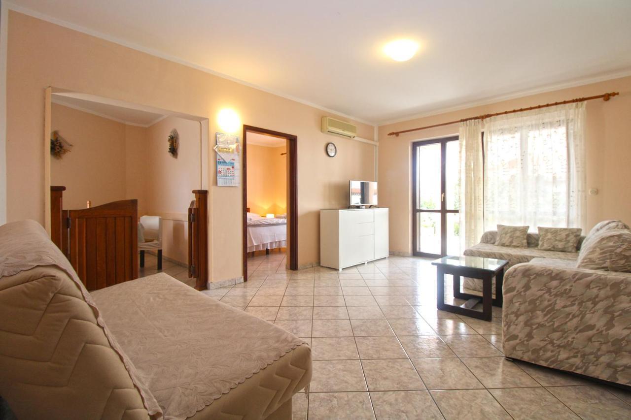 Apartment Mirela 2145 Fažana Eksteriør bilde